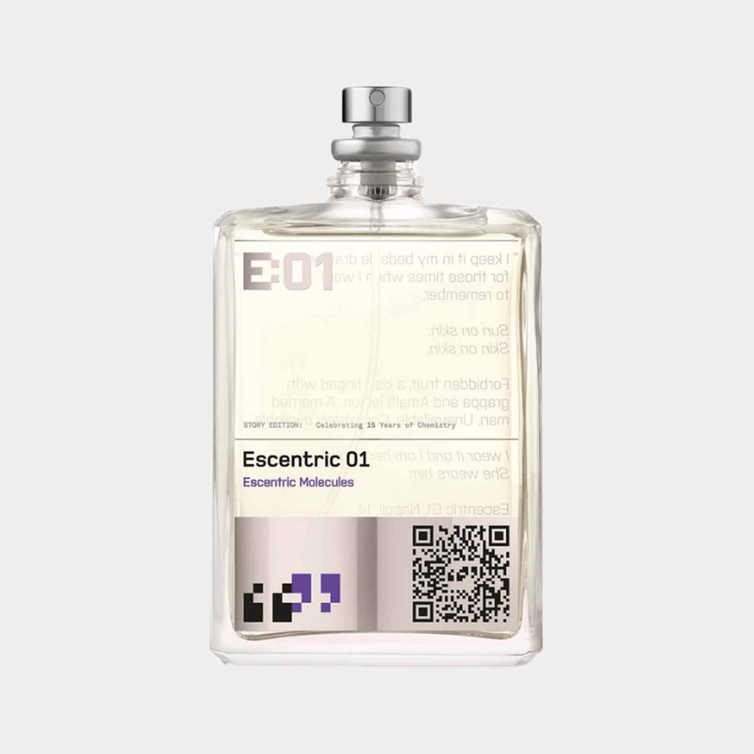 A clear glass bottle of Escentric Molecules 01 EDT sample, featuring a minimalist design with a label that includes the product name and QR code, showcasing its modern and unique fragrance.