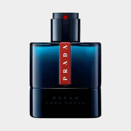 Prada Luna Rossa Ocean EDT Sample features a sleek dark bottle with a striking blue gradient, accented by a bold red logo. This fragrance is inspired by the ocean, capturing freshness and depth in a compact form.